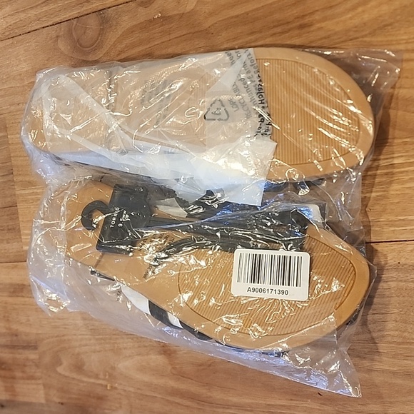 NWT Torrid Faux Leather Fisherman Sandal sz 9.5 WW - Picture 8 of 8